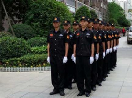 保安人員在停車場進行工作時，需要負責什么呢？