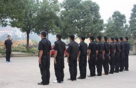 關(guān)于小區(qū)的門口物業(yè)保安的工作職責，有興趣的可以了解下